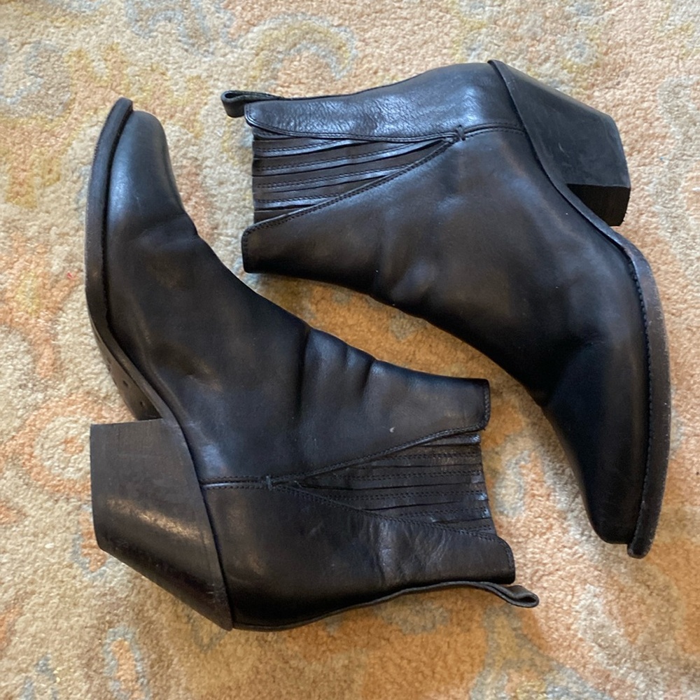 Frye Elise Chelsea 70971 black size 8.5